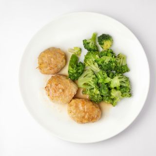 Котлеты рубленные из мяса птицы с брокколи запечённой