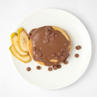 Панкейк с шоколадно-банановым соусом